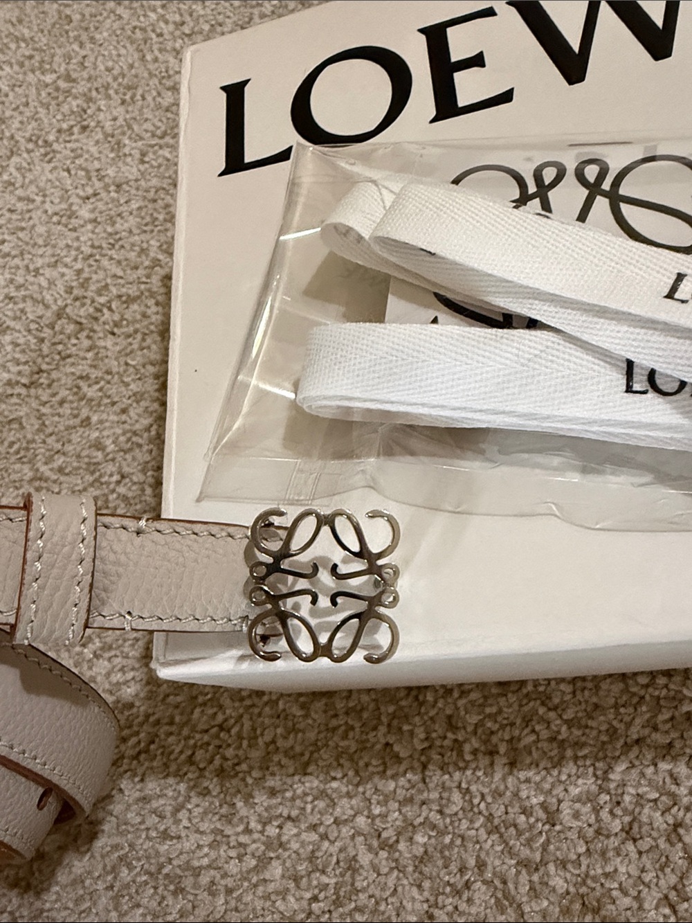 Loewe Cream and Tan Leather Belt with Silver Anagram Buckle 80/32 - Picture 3 of 6